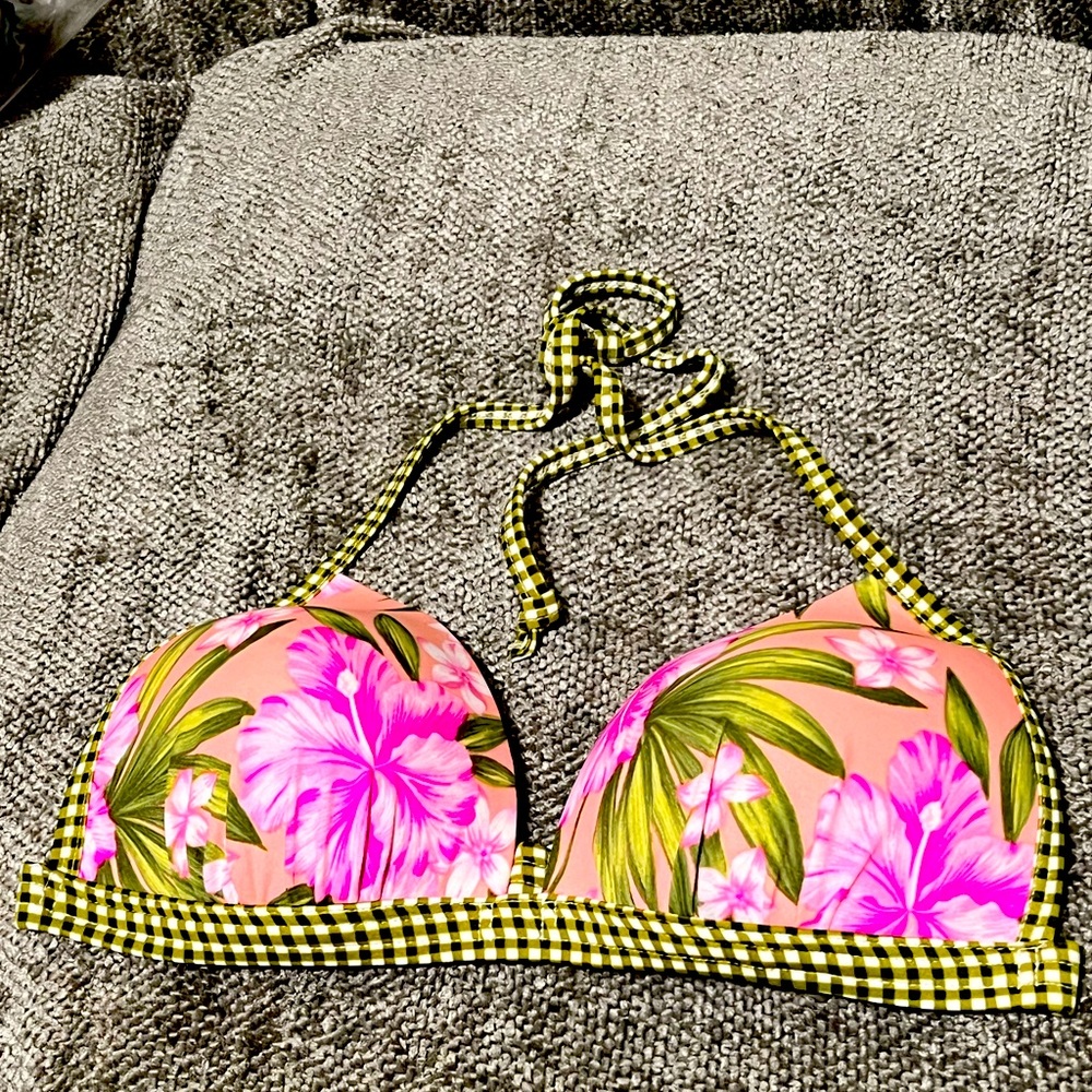 Venus Bikini Top